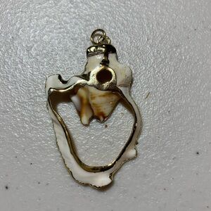 Gold and Cream Pendant shell necklace Jewels from the sea!